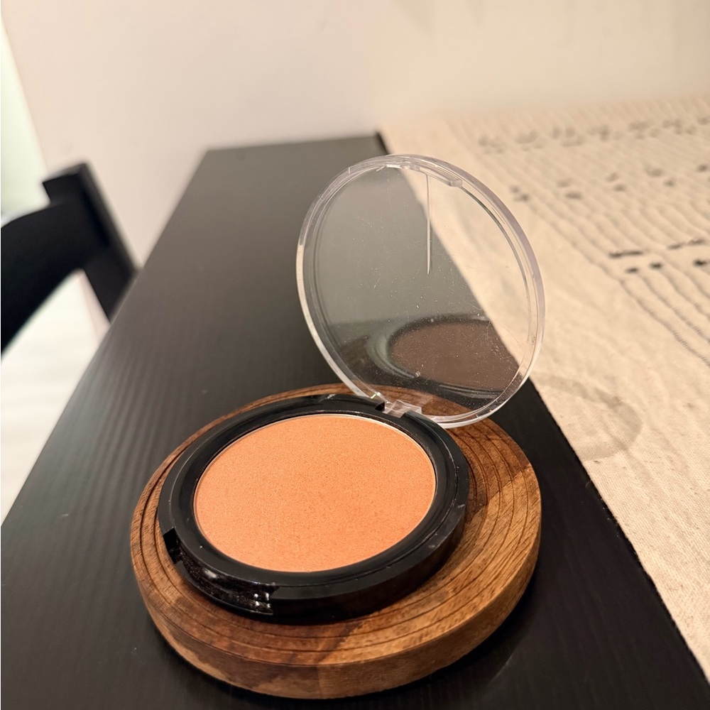 Revolution Gold Beam Highlighter